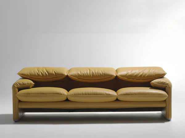 Cassina maralunga sofa — view 5