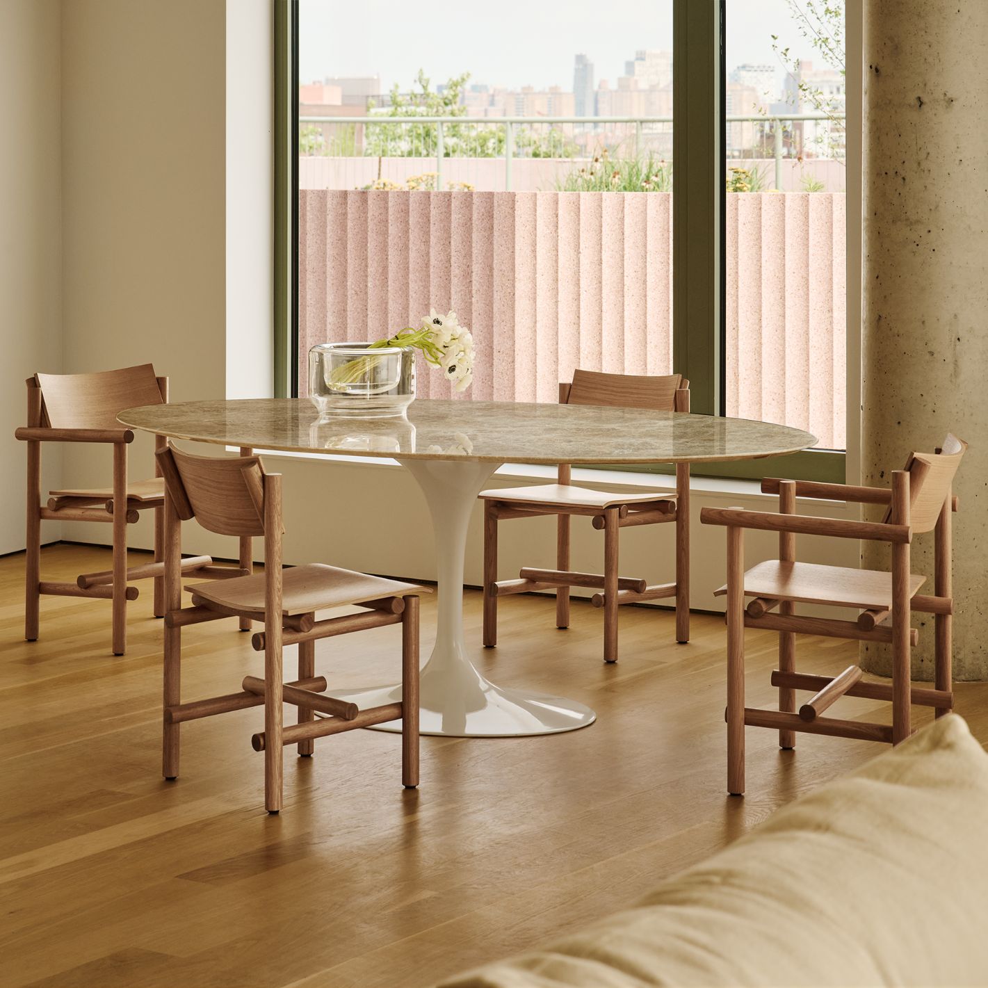 Knoll saarinen dining table — view 4